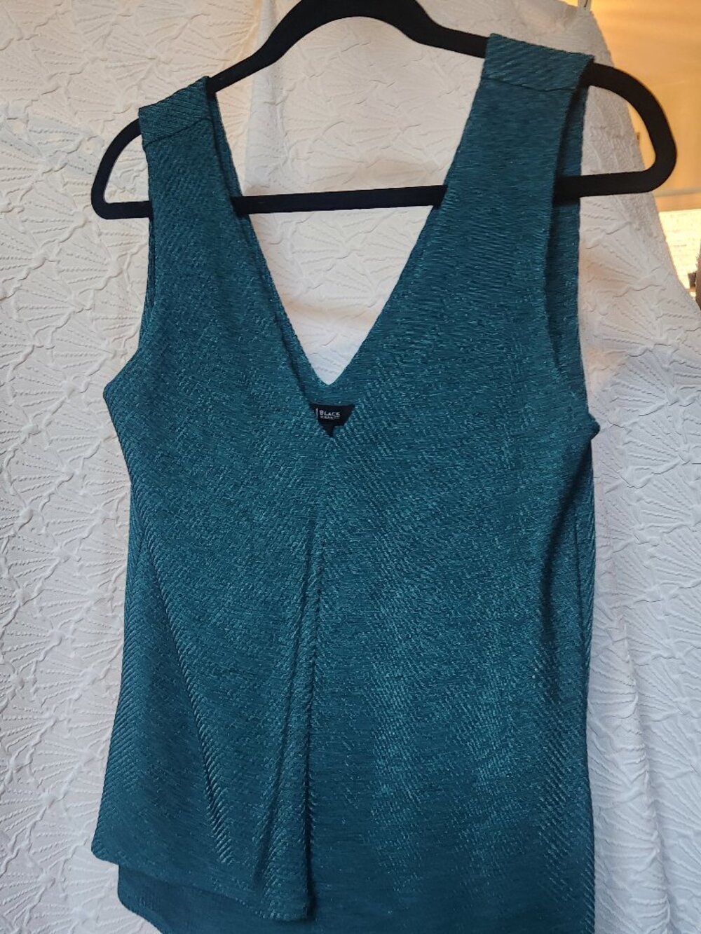 White House Black Market, sleeveless knit v-neck – Size: Medium – Emerald/Teal
